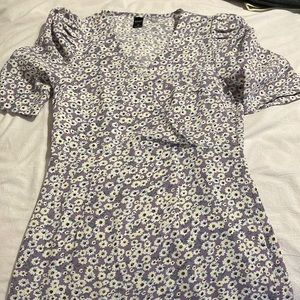 DAZY purple dress with white floral pattern. Size small but fits XS.
